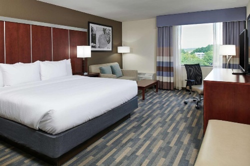 DoubleTree by Hilton Raleigh Crabtree Valley, NC image 15
