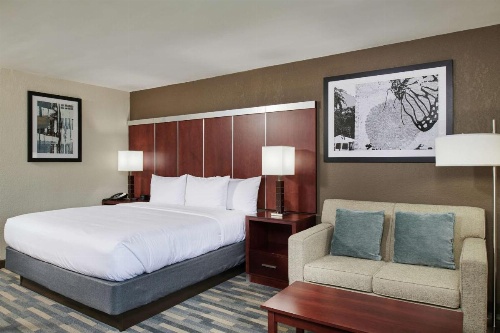 DoubleTree by Hilton Raleigh Crabtree Valley, NC image 21